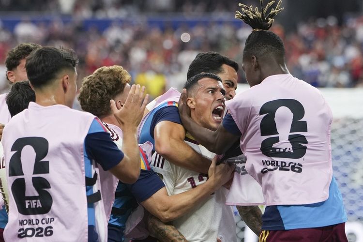 Pedro Porro Beri Medali Juara Piala Dunia kepada Sang Kakek, Kisah Haru di Balik Kesuksesan Bek Spanyol