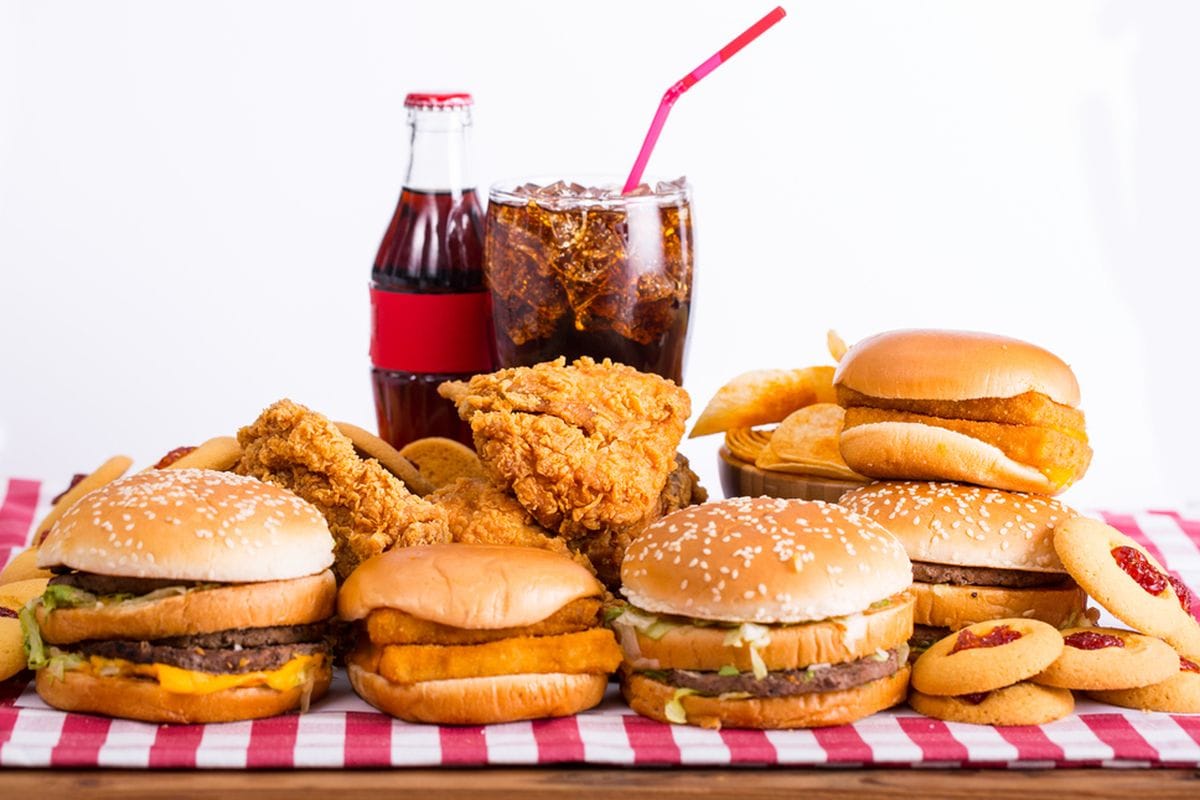 Remaja 17 Tahun Alami Buta Permanen Akibat Terlalu Sering Konsumsi Junk Food
