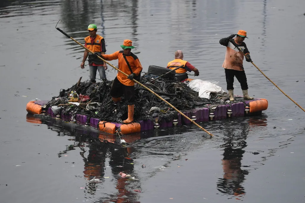 Darurat Pencemaran Sungai Jabodetabek, Limbah dan Sampah Ancam Kehidupan Warga