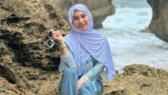 Baby Margaretha Mantap Berhijab, Rela Bagikan Koleksi Baju Seksi kepada Teman Model