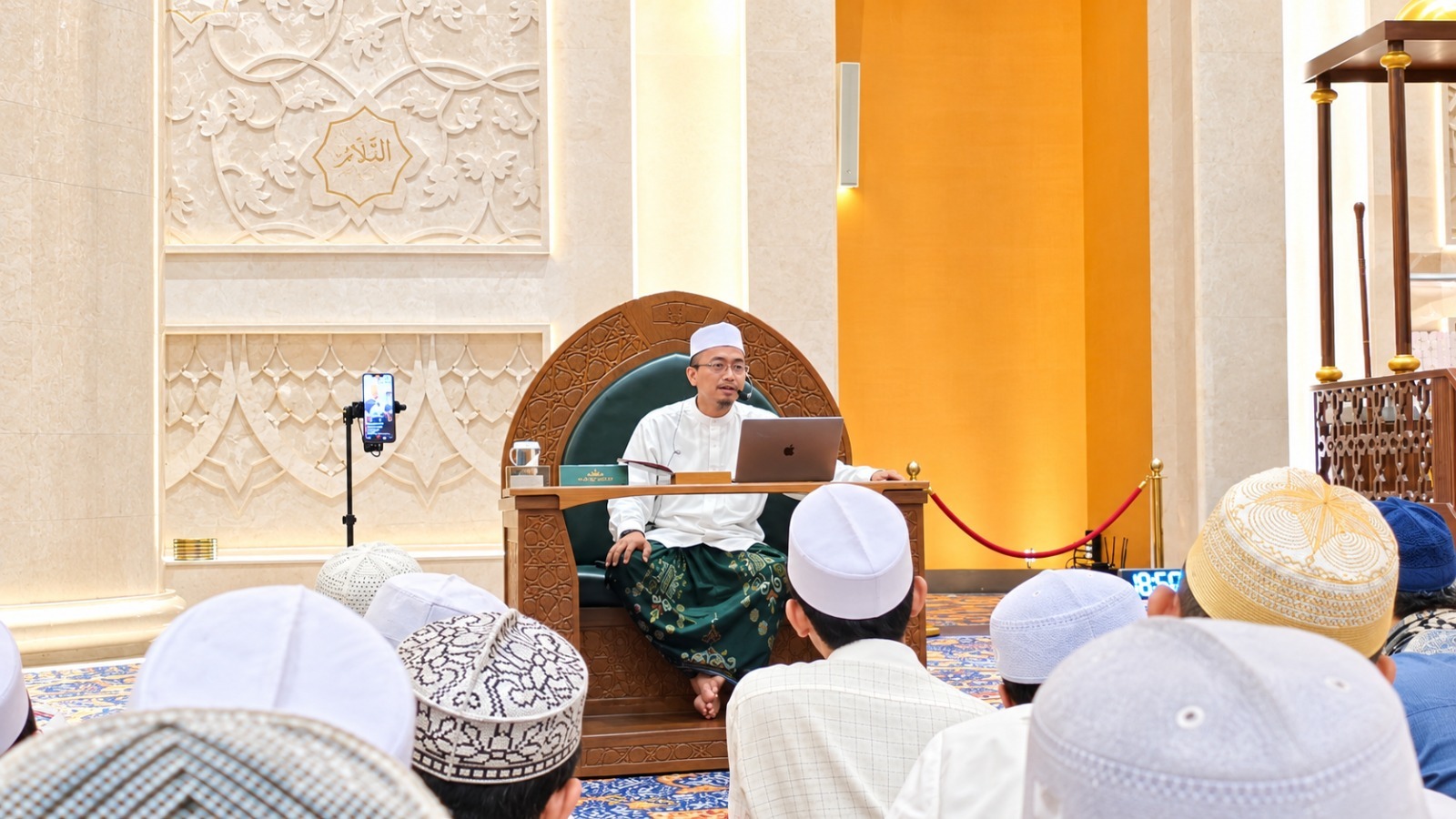 Empat Tahun Mengaji, Fathul Mu’in Khatam di Masjid Raya Syekh Zayed Solo