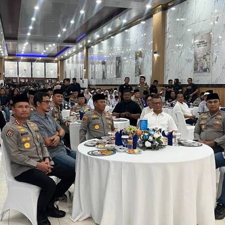 Penuh Haru, Polda Metro Jaya Lepas Asep Edi Suheri dan Dekananto Eko Purwono
