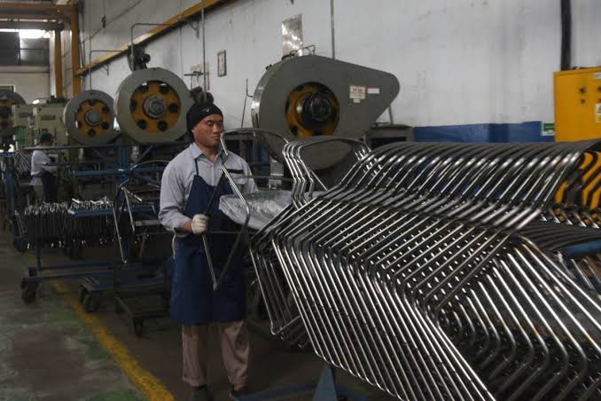 Serapan Tenaga Kerja Melambat, Industri Makin Andalkan Teknologi