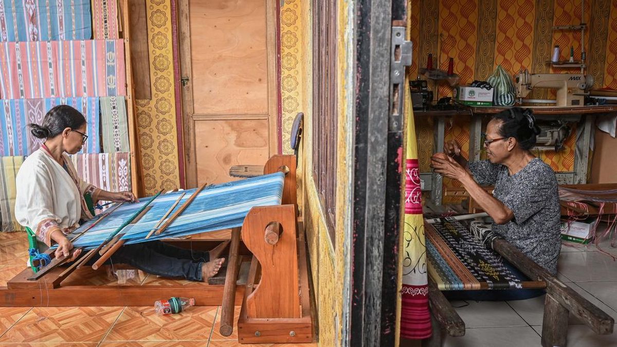 Tenun Ikat Tanimbar Jadi Sumber Penghasilan Warga Desa Tawiri